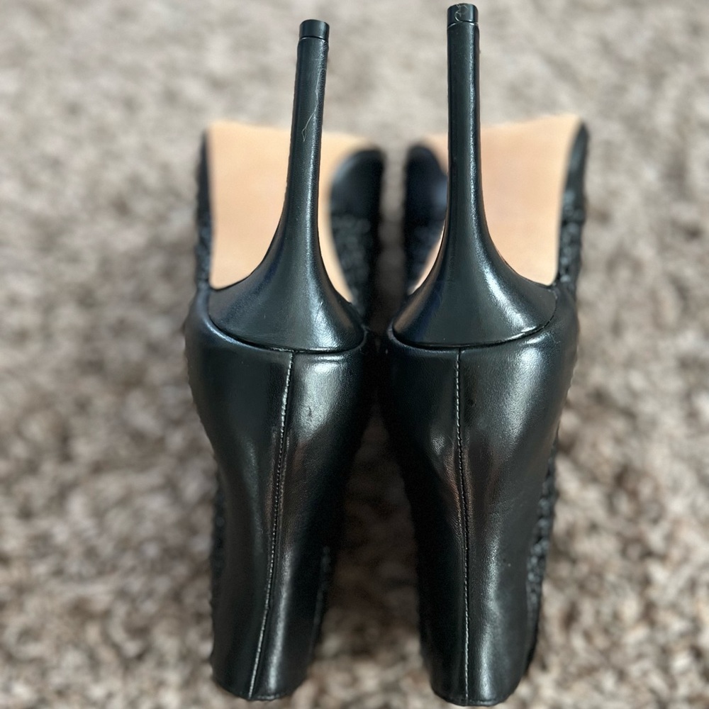 Jessica Simpson perforated leather peep toe “shootie”. - Picture 3 of 4